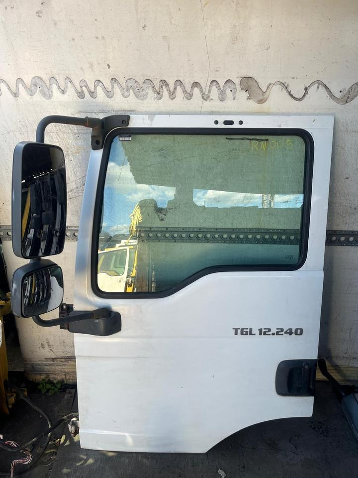 MAN TGL 12.240 Fahrertür, Tür links weiß mit Spiegel RN005 - Porta e peças de Caminhão: foto 1 MAN TGL 12.240 Fahrertür, Tür links weiß mit Spiegel RN005 - Porta e peças de Caminhão: foto 1