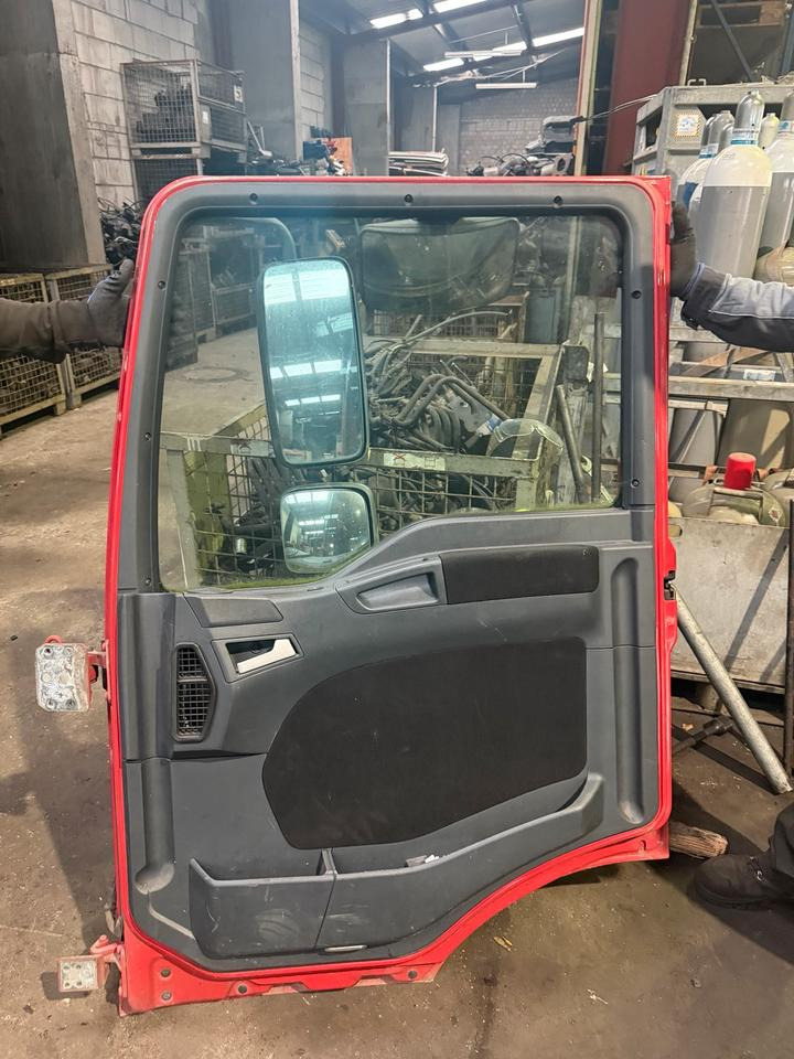 MAN TGL Beifahrertür Rot Spiegel Innenverkleidung - Porta e peças de Caminhão: foto 2 MAN TGL Beifahrertür Rot Spiegel Innenverkleidung - Porta e peças de Caminhão: foto 2