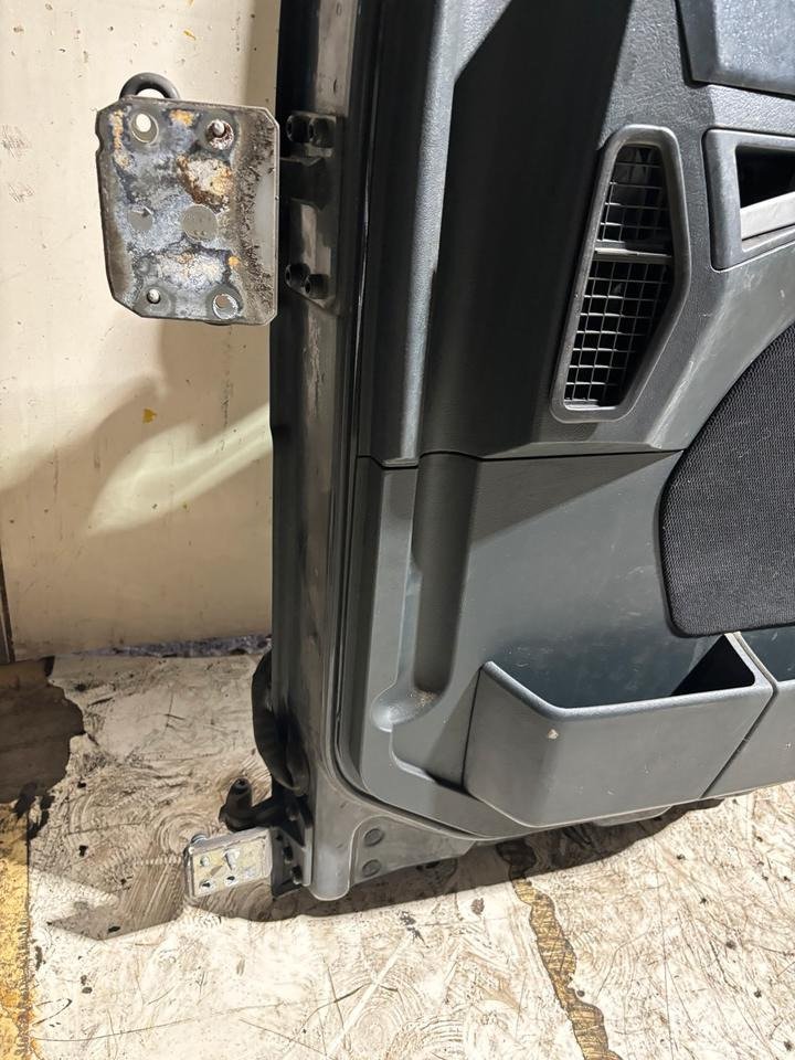 MAN TGL Beifahrertür,grau,Spiegel&Innenverkleidung LN 25 - Porta e peças de Caminhão: foto 4 MAN TGL Beifahrertür,grau,Spiegel&Innenverkleidung LN 25 - Porta e peças de Caminhão: foto 4