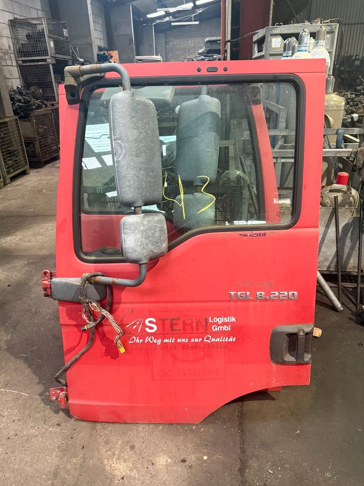 MAN TGL Fahrertür Rot Spiegel Innenverkleidung - Porta e peças de Caminhão: foto 1 MAN TGL Fahrertür Rot Spiegel Innenverkleidung - Porta e peças de Caminhão: foto 1