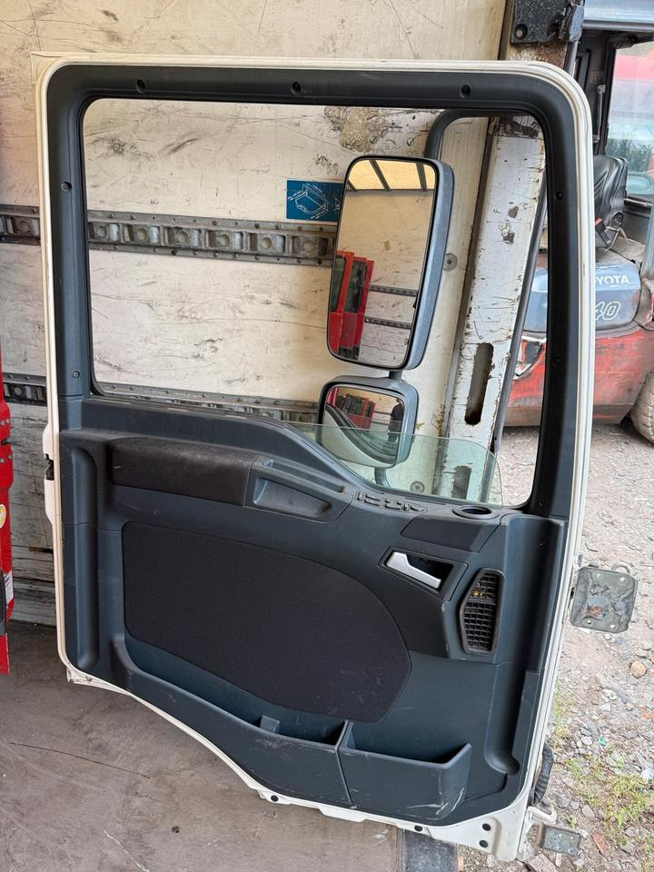 MAN TGL Fahrertür Weiß Spiegel Innenverkleidung - Porta e peças de Caminhão: foto 2 MAN TGL Fahrertür Weiß Spiegel Innenverkleidung - Porta e peças de Caminhão: foto 2