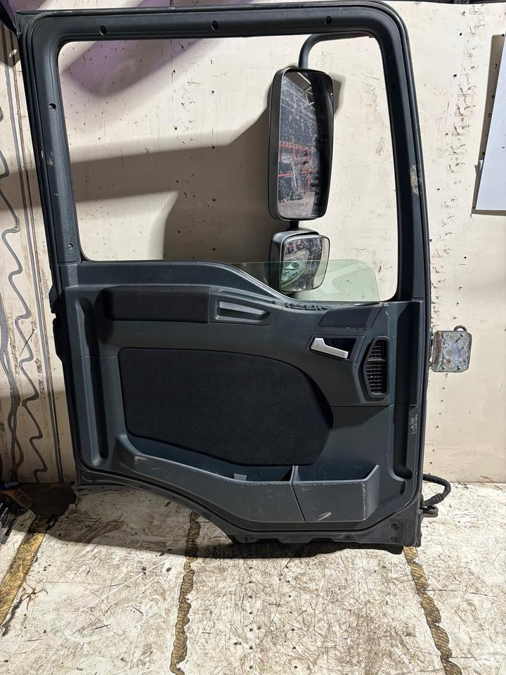 MAN TGL Fahrertür,grau Spiegel&Innenverkleidung Euro 5/6 LN 24 - Porta e peças de Caminhão: foto 3 MAN TGL Fahrertür,grau Spiegel&Innenverkleidung Euro 5/6 LN 24 - Porta e peças de Caminhão: foto 3