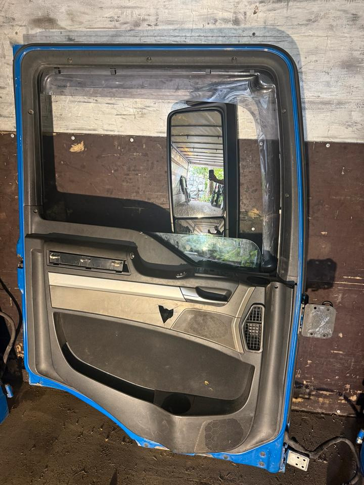 MAN TGS EU5 Fahrertür Blau Spiegel Innenverkleidung LN 55 - Porta e peças de Caminhão: foto 2 MAN TGS EU5 Fahrertür Blau Spiegel Innenverkleidung LN 55 - Porta e peças de Caminhão: foto 2