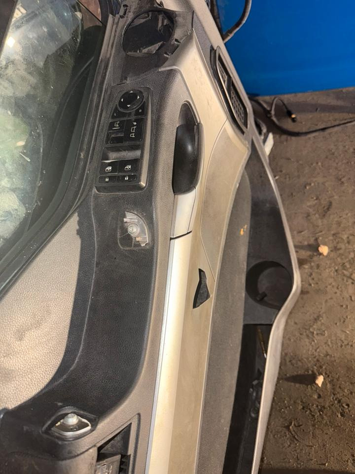 MAN TGS EU5 Fahrertür Blau Spiegel Innenverkleidung LN 55 - Porta e peças de Caminhão: foto 4 MAN TGS EU5 Fahrertür Blau Spiegel Innenverkleidung LN 55 - Porta e peças de Caminhão: foto 4