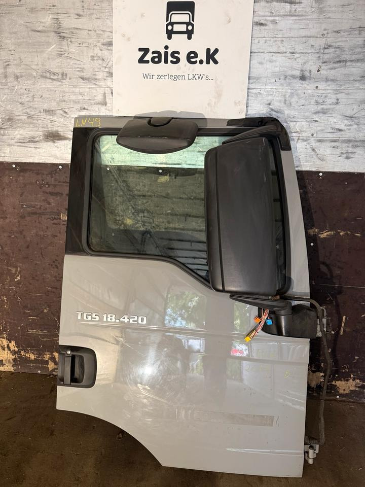 MAN TGS EU6 Beifahrertür Grau Spiegel Innenverkleidung LN 49 - Porta e peças de Caminhão: foto 1 MAN TGS EU6 Beifahrertür Grau Spiegel Innenverkleidung LN 49 - Porta e peças de Caminhão: foto 1