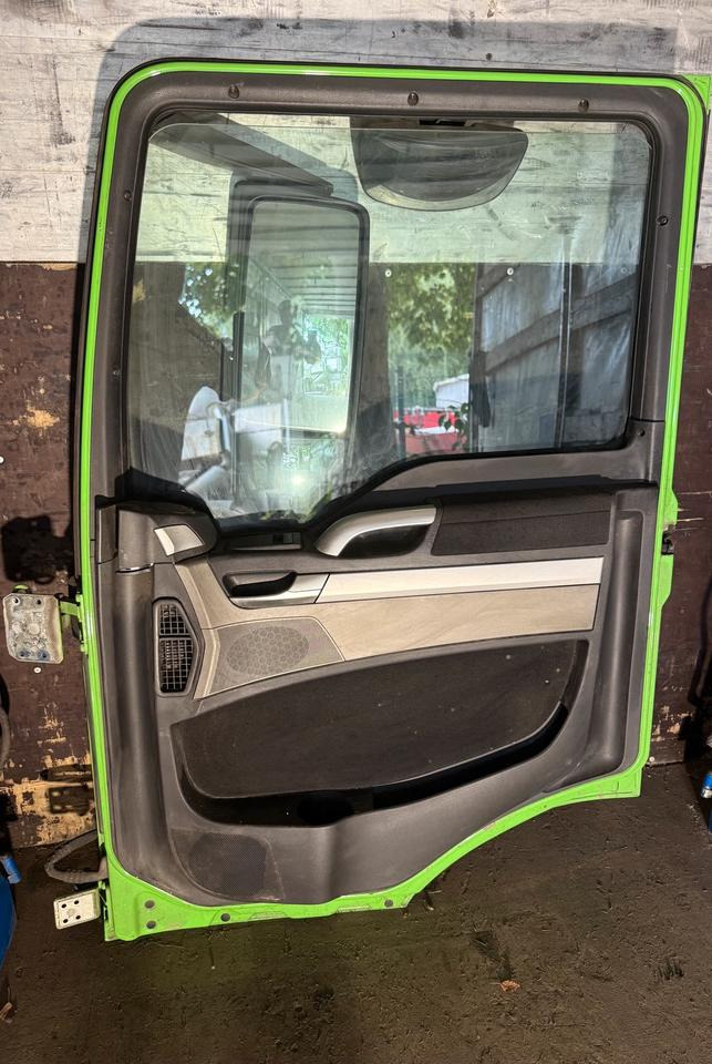 MAN TGS EU6 Beifahrertür Grün Spiegel Innenverkleidung LN 52 - Porta e peças de Caminhão: foto 2 MAN TGS EU6 Beifahrertür Grün Spiegel Innenverkleidung LN 52 - Porta e peças de Caminhão: foto 2