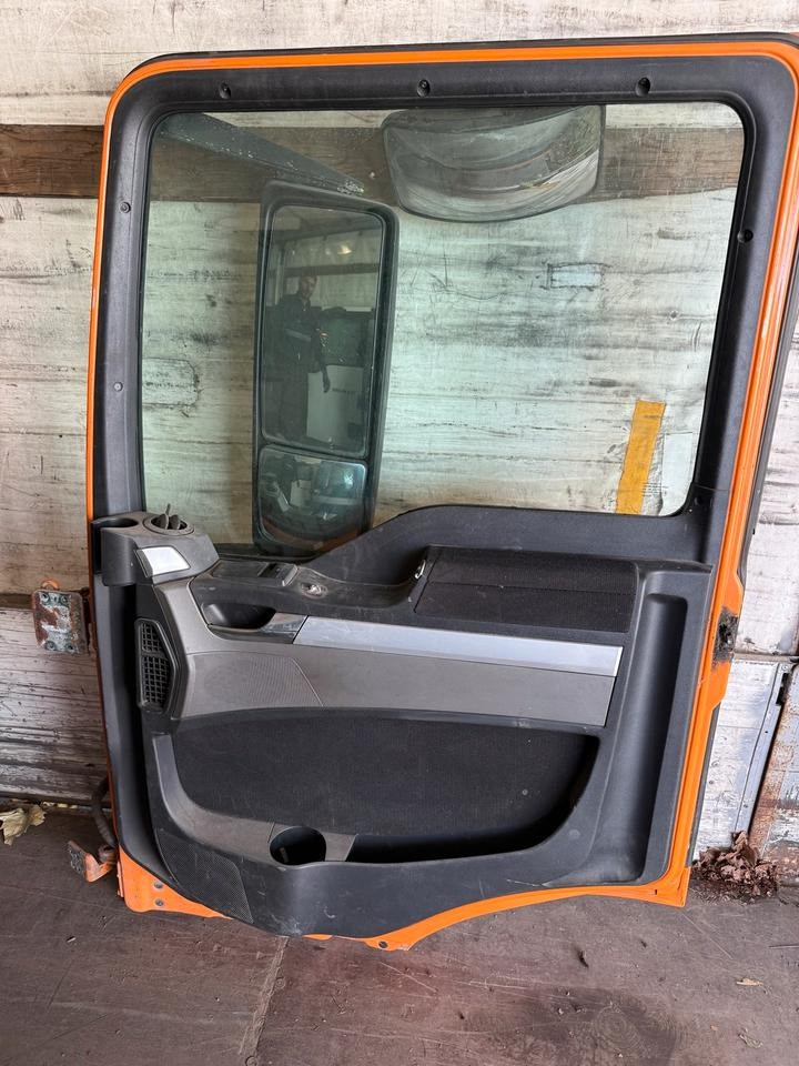 MAN TGS EU6 Beifahrertür Orange Spiegel Innenverkleidung LN 81 - Porta e peças de Caminhão: foto 2 MAN TGS EU6 Beifahrertür Orange Spiegel Innenverkleidung LN 81 - Porta e peças de Caminhão: foto 2