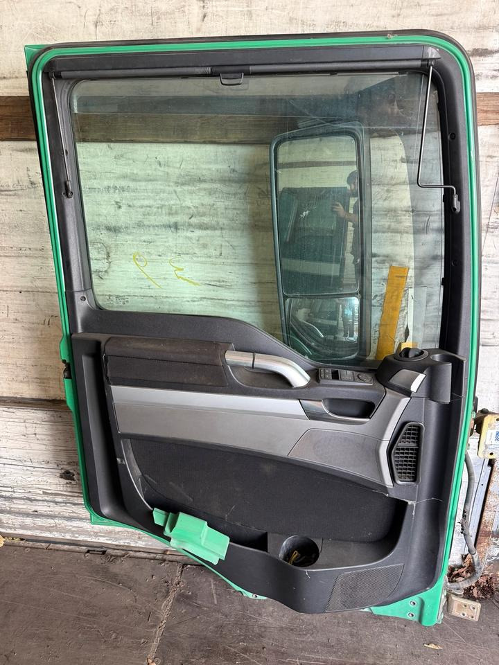 MAN TGS EU6 Fahrertür Grün Spiegel Innenverkleidung LN 82 - Porta e peças de Caminhão: foto 2 MAN TGS EU6 Fahrertür Grün Spiegel Innenverkleidung LN 82 - Porta e peças de Caminhão: foto 2