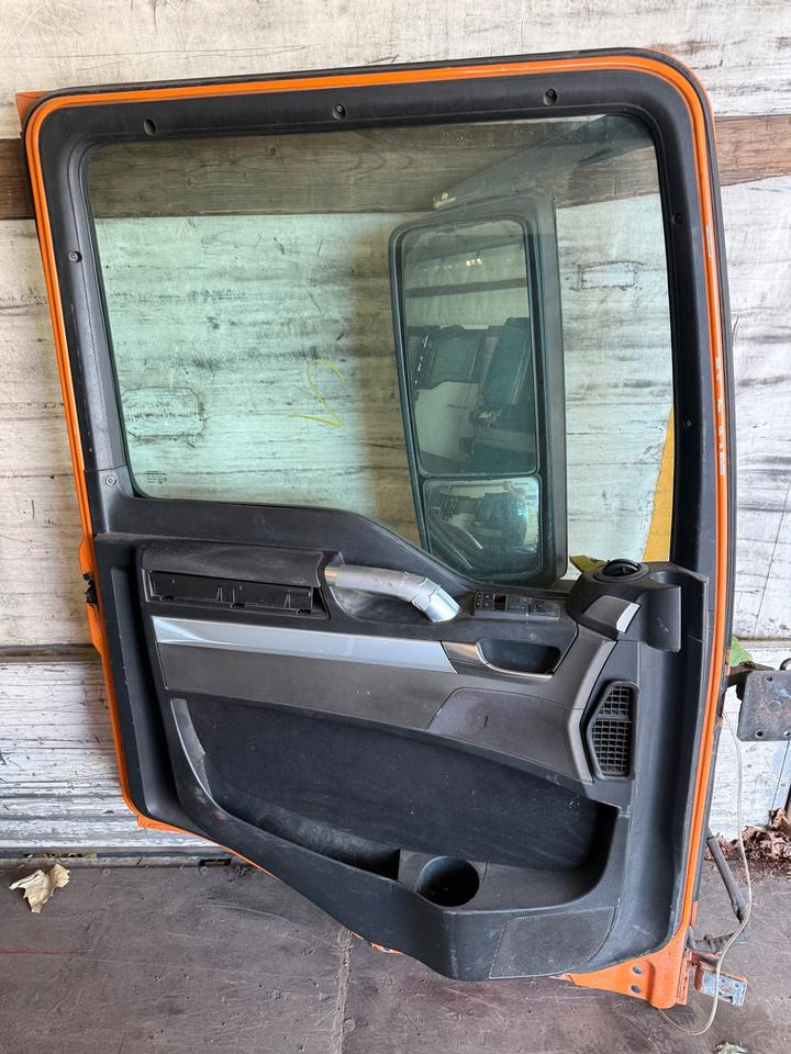 MAN TGS EU6 Fahrertür Orange Spiegel Innenverkleidung LN 79 - Porta e peças de Caminhão: foto 2 MAN TGS EU6 Fahrertür Orange Spiegel Innenverkleidung LN 79 - Porta e peças de Caminhão: foto 2