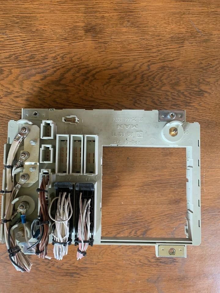 MAN TGS Sicherungskasten 81.25444.6074 - Fusível de Caminhão: foto 3 MAN TGS Sicherungskasten 81.25444.6074 - Fusível de Caminhão: foto 3