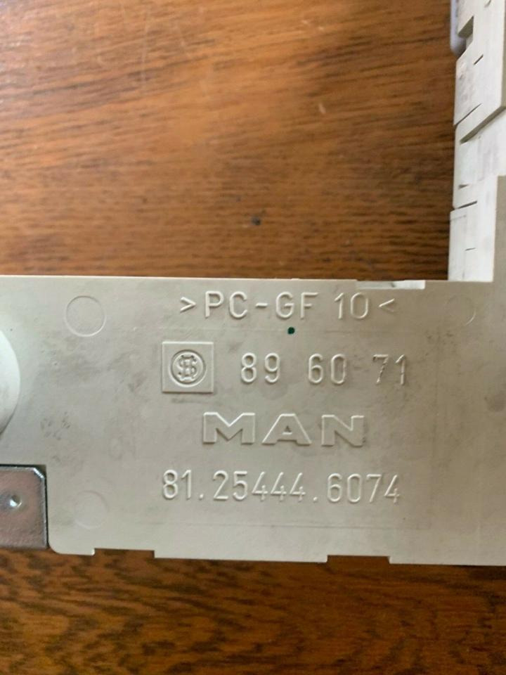 MAN TGS Sicherungskasten 81.25444.6074 - Fusível de Caminhão: foto 2 MAN TGS Sicherungskasten 81.25444.6074 - Fusível de Caminhão: foto 2