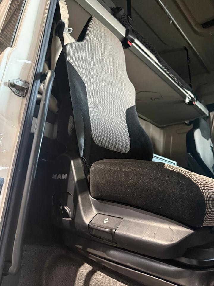 MAN TGX EU6 Beifahrersitz mit Luft - Banco de Caminhão: foto 2 MAN TGX EU6 Beifahrersitz mit Luft - Banco de Caminhão: foto 2