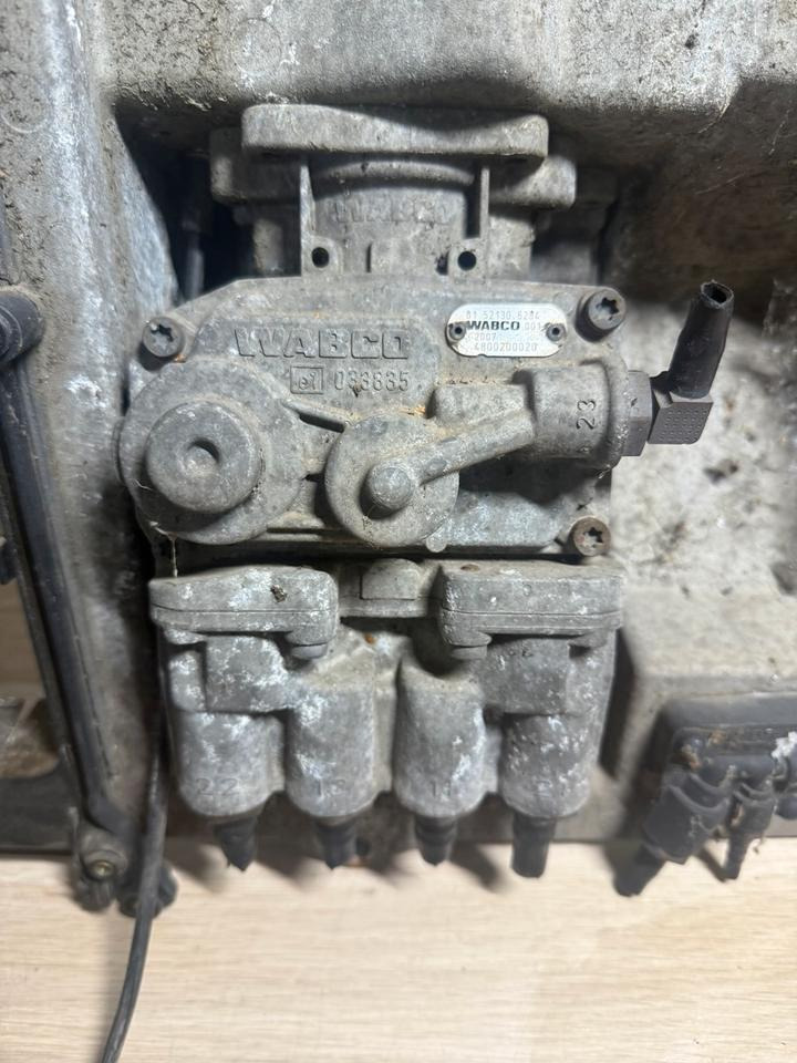 MAN WABCO Fußbremsventil 4800200020 - Peças de freio de Caminhão: foto 2 MAN WABCO Fußbremsventil 4800200020 - Peças de freio de Caminhão: foto 2