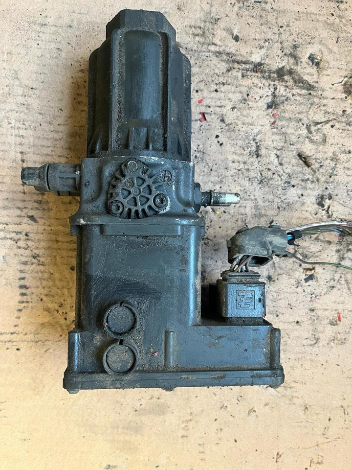 Mercedes Actros MP4 AdBlue Pumpe A0001402378 - Bomba de combustivel de Caminhão: foto 1 Mercedes Actros MP4 AdBlue Pumpe A0001402378 - Bomba de combustivel de Caminhão: foto 1