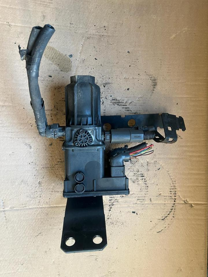 Mercedes Actros MP4 AdBlue Pumpe A0001403978 - Bomba de combustivel de Caminhão: foto 1 Mercedes Actros MP4 AdBlue Pumpe A0001403978 - Bomba de combustivel de Caminhão: foto 1