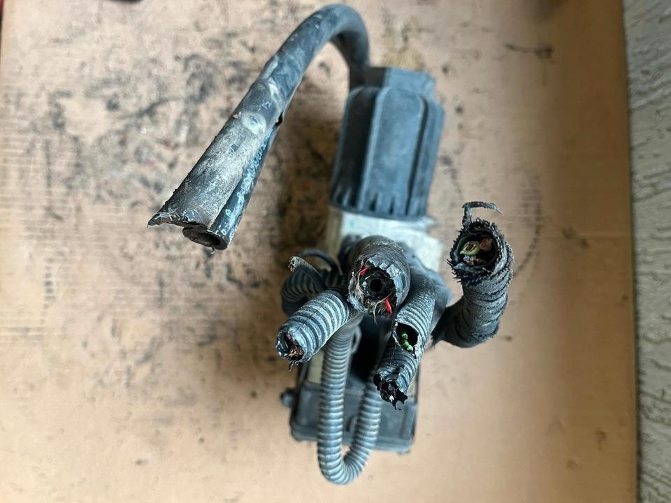 Mercedes Actros MP4 AdBlue Pumpe A0001405378 - Bomba de combustivel de Caminhão: foto 4 Mercedes Actros MP4 AdBlue Pumpe A0001405378 - Bomba de combustivel de Caminhão: foto 4