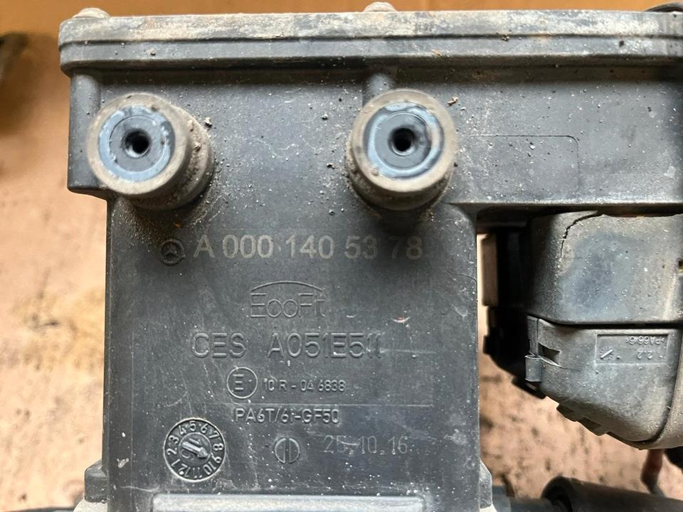 Mercedes Actros MP4 AdBlue Pumpe A0001405378 - Bomba de combustivel de Caminhão: foto 2 Mercedes Actros MP4 AdBlue Pumpe A0001405378 - Bomba de combustivel de Caminhão: foto 2