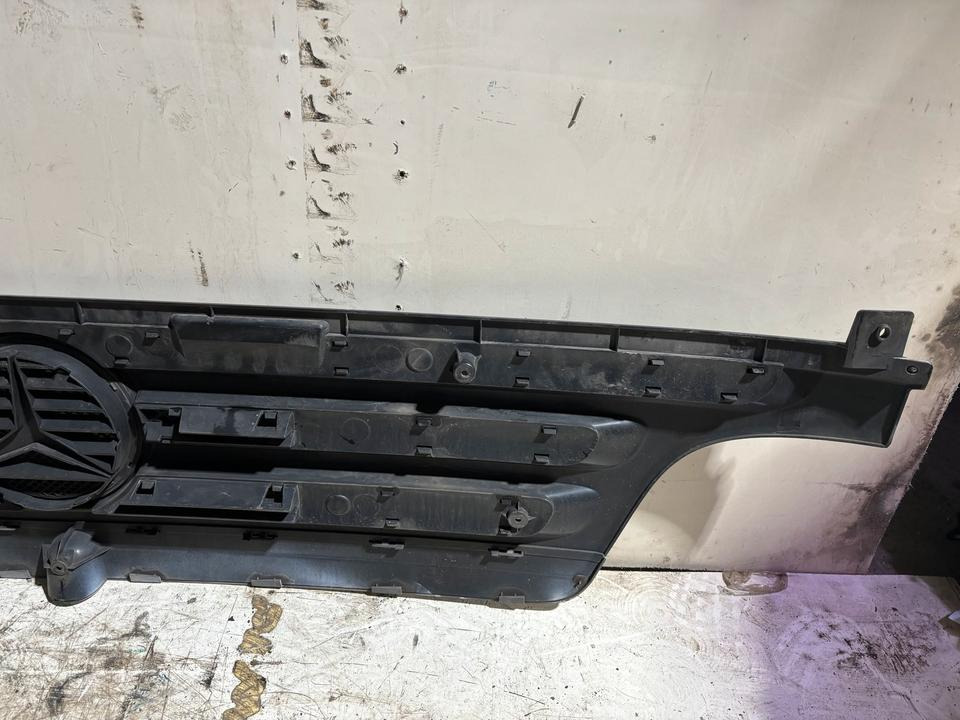 Mercedes Atego 2 Kühlergrill A9738880023 - Radiador de Caminhão: foto 3 Mercedes Atego 2 Kühlergrill A9738880023 - Radiador de Caminhão: foto 3