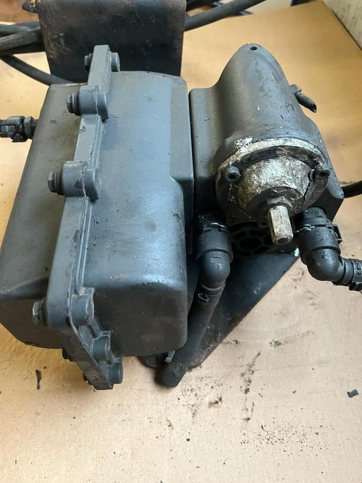 Mercedes-Benz Actros Atego EU4 EU5 AdBlue Pumpe A0001400578 - Bomba de combustivel de Caminhão: foto 3 Mercedes-Benz Actros Atego EU4 EU5 AdBlue Pumpe A0001400578 - Bomba de combustivel de Caminhão: foto 3