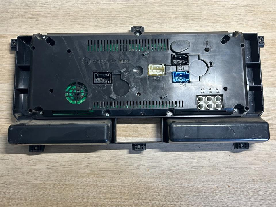Mercedes Benz Econic Kombiinstrument / Tacho A0044469121 - Painel de instrumentos de Caminhão: foto 4 Mercedes Benz Econic Kombiinstrument / Tacho A0044469121 - Painel de instrumentos de Caminhão: foto 4