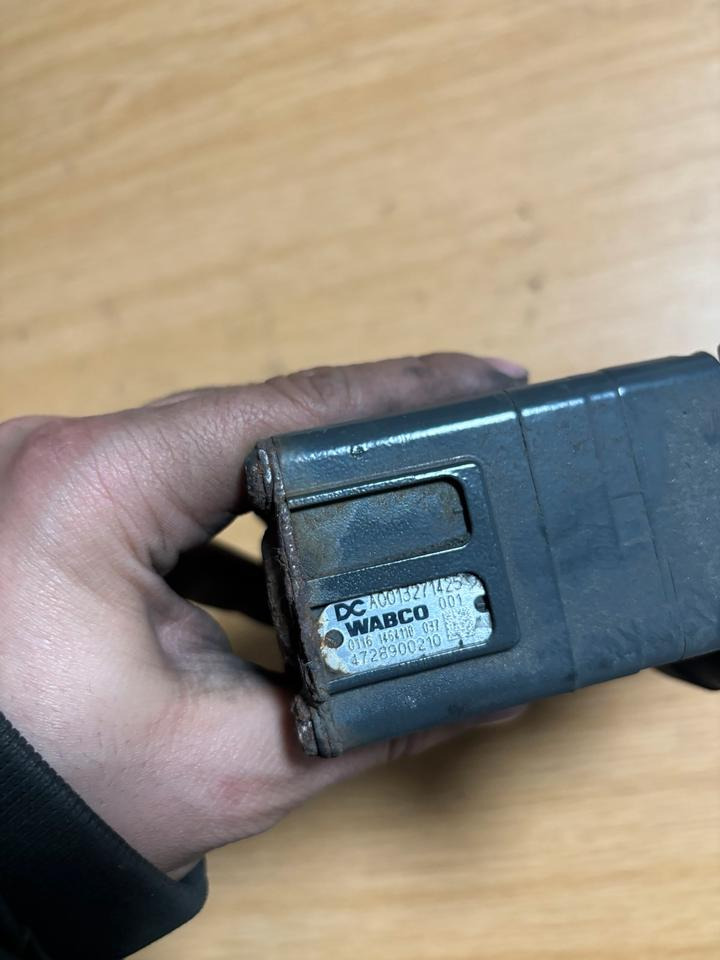 Mercedes Benz WABCO Magnetventil A0013271425 - Válvula de freio de Caminhão: foto 4 Mercedes Benz WABCO Magnetventil A0013271425 - Válvula de freio de Caminhão: foto 4