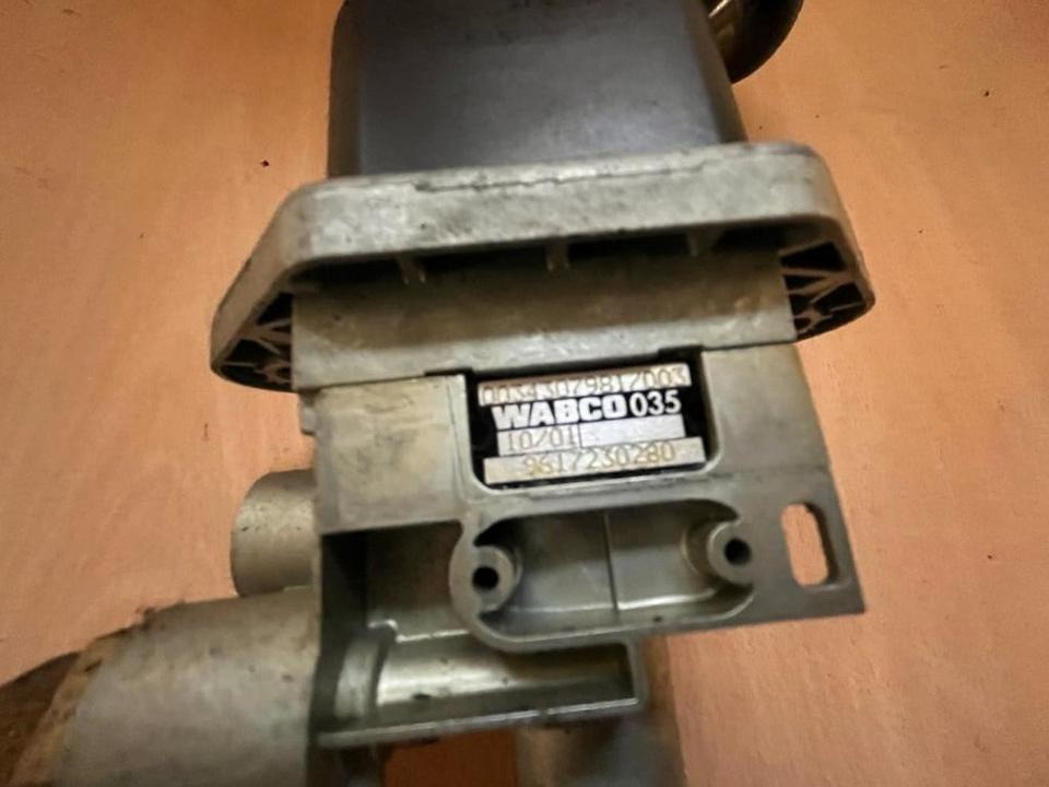 Mercedes Bremsventil Feststellbremse Handbremsventil 0034307981 - Manete de mudanças de Caminhão: foto 2 Mercedes Bremsventil Feststellbremse Handbremsventil 0034307981 - Manete de mudanças de Caminhão: foto 2