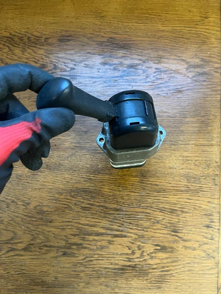 Mercedes Bremsventil Feststellbremse Handbremsventil A0004200284 - Válvula de freio de Caminhão: foto 3 Mercedes Bremsventil Feststellbremse Handbremsventil A0004200284 - Válvula de freio de Caminhão: foto 3