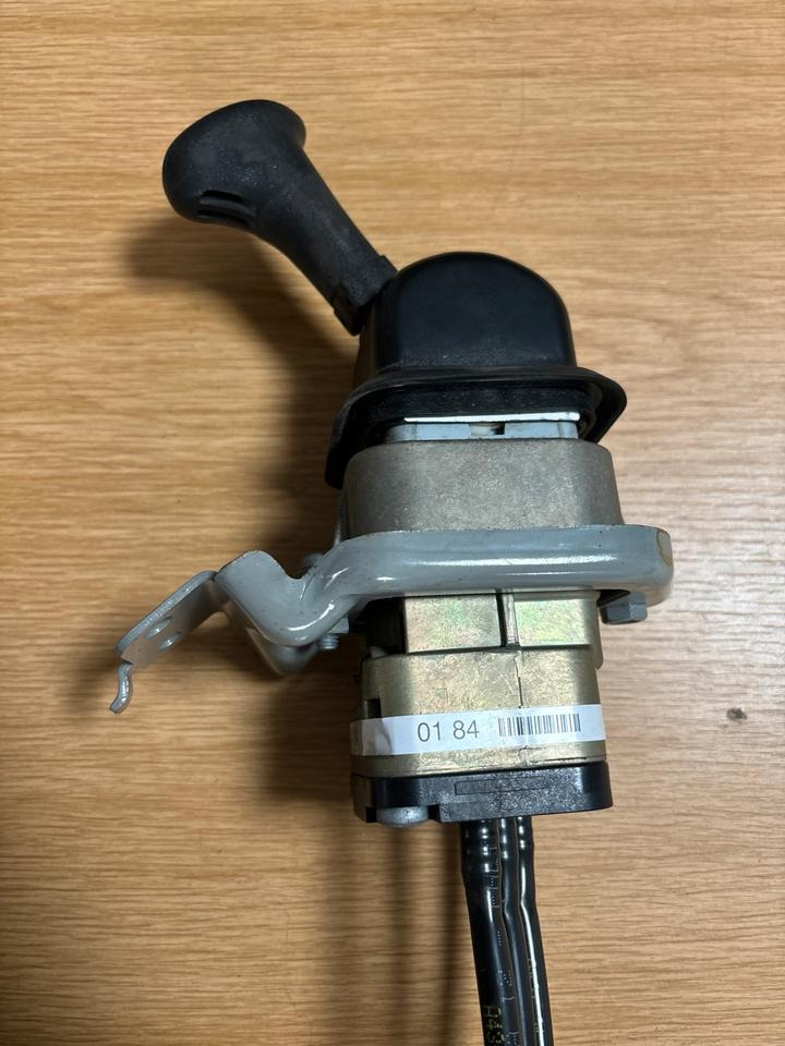 Mercedes KNORR-BREMSE Bremsventil Handbremsventil A0004200184 - Manete de mudanças de Caminhão: foto 2 Mercedes KNORR-BREMSE Bremsventil Handbremsventil A0004200184 - Manete de mudanças de Caminhão: foto 2