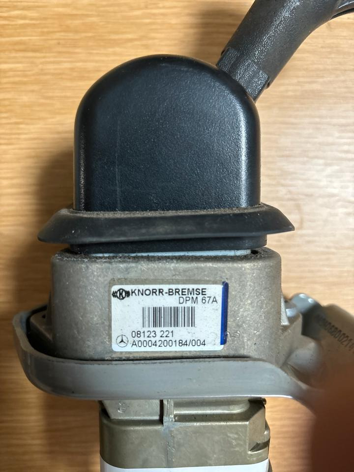 Mercedes KNORR-BREMSE Bremsventil Handbremsventil A0004200184 - Manete de mudanças de Caminhão: foto 3 Mercedes KNORR-BREMSE Bremsventil Handbremsventil A0004200184 - Manete de mudanças de Caminhão: foto 3