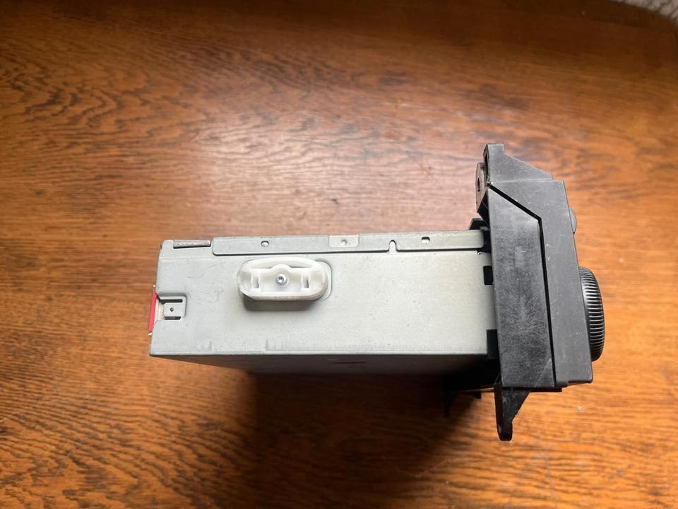 Mercedes Sprinter CD Radio 12V A9068200486 - Cabine e interior de Caminhão: foto 3 Mercedes Sprinter CD Radio 12V A9068200486 - Cabine e interior de Caminhão: foto 3