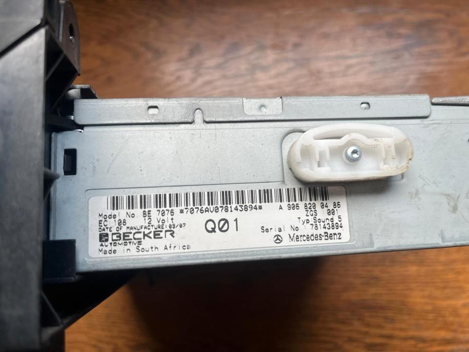 Mercedes Sprinter CD Radio 12V A9068200486 - Cabine e interior de Caminhão: foto 2 Mercedes Sprinter CD Radio 12V A9068200486 - Cabine e interior de Caminhão: foto 2