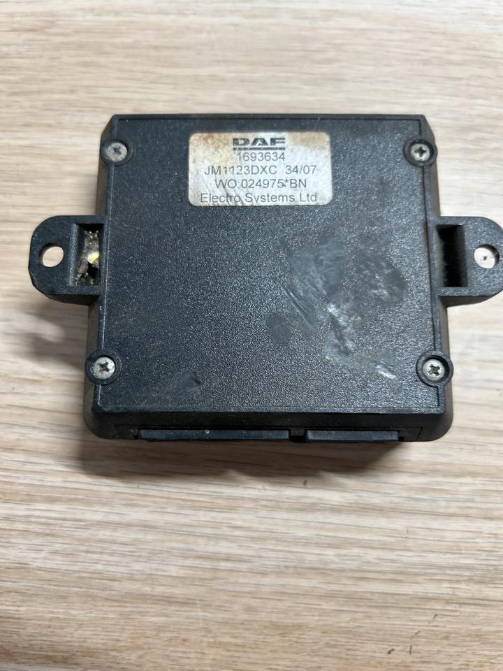 DAF XF Electric System Steuergerät JM1123DXC - Peça de reposição: foto 2 DAF XF Electric System Steuergerät JM1123DXC - Peça de reposição: foto 2