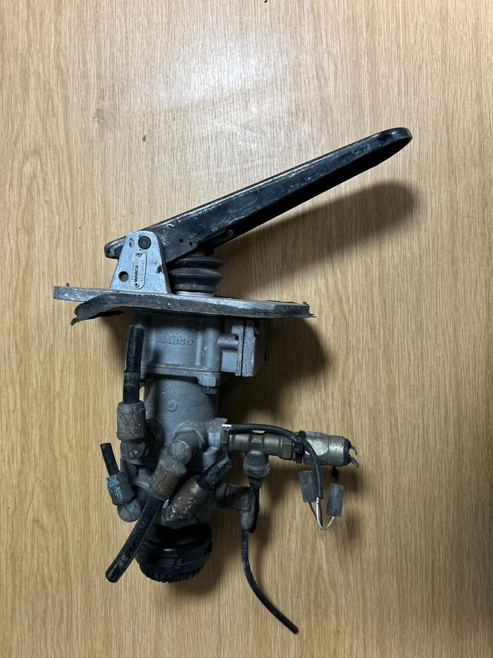 Wabco Bremsventil 4613180260 - Válvula de freio de Caminhão: foto 1 Wabco Bremsventil 4613180260 - Válvula de freio de Caminhão: foto 1