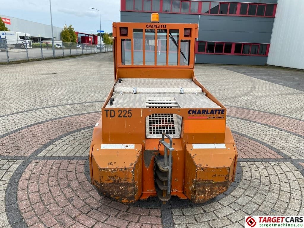 Charlatte TD225 Diesel Tow Truck Tractor 18T capacity - Trator elétrics: foto 5 Charlatte TD225 Diesel Tow Truck Tractor 18T capacity - Trator elétrics: foto 5
