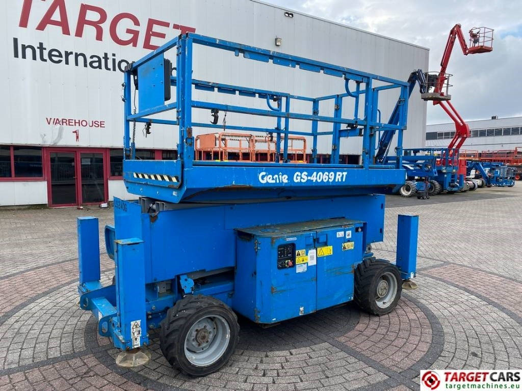 Genie GS-4069 RT LPG 4x4 Scissor Work Lift 1412cm - Plataforma de Tijera/ Plataforma de tesoura: foto 1 Genie GS-4069 RT LPG 4x4 Scissor Work Lift 1412cm - Plataforma de Tijera/ Plataforma de tesoura: foto 1