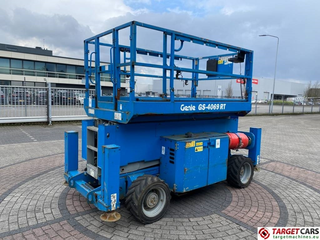 Genie GS-4069 RT LPG 4x4 Scissor Work Lift 1412cm - Plataforma de Tijera/ Plataforma de tesoura: foto 3 Genie GS-4069 RT LPG 4x4 Scissor Work Lift 1412cm - Plataforma de Tijera/ Plataforma de tesoura: foto 3
