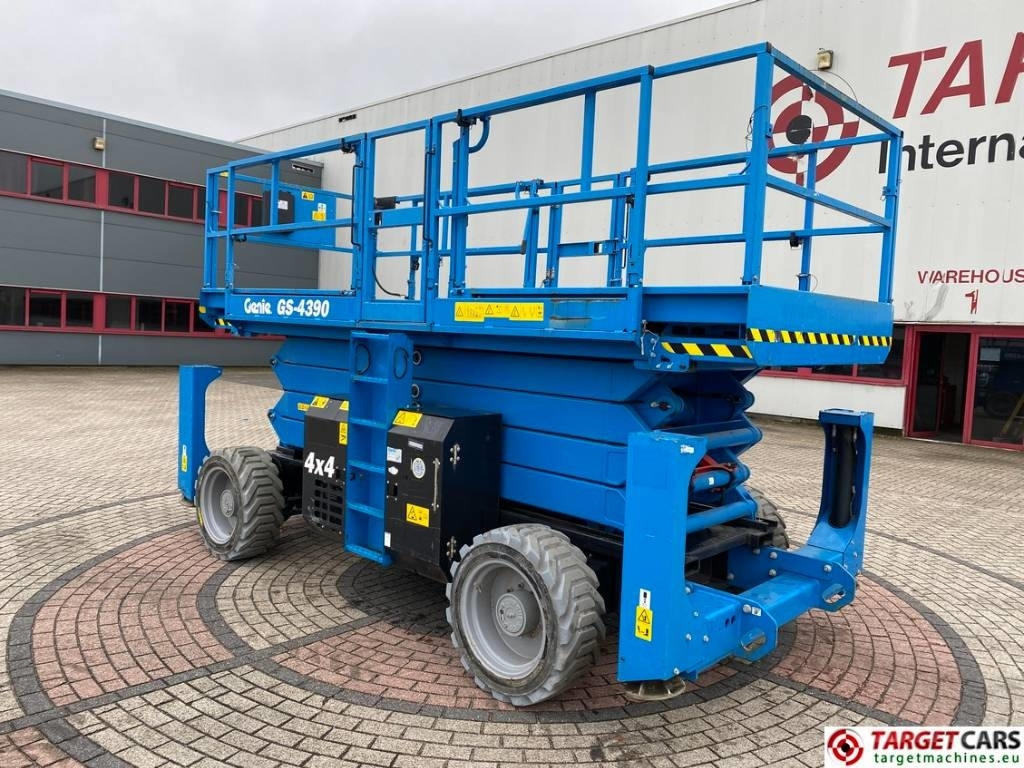 Genie GS-4390 RT LPG 4x4 Scissor Work Lift 1511cm - Plataforma de Tijera/ Plataforma de tesoura: foto 4 Genie GS-4390 RT LPG 4x4 Scissor Work Lift 1511cm - Plataforma de Tijera/ Plataforma de tesoura: foto 4