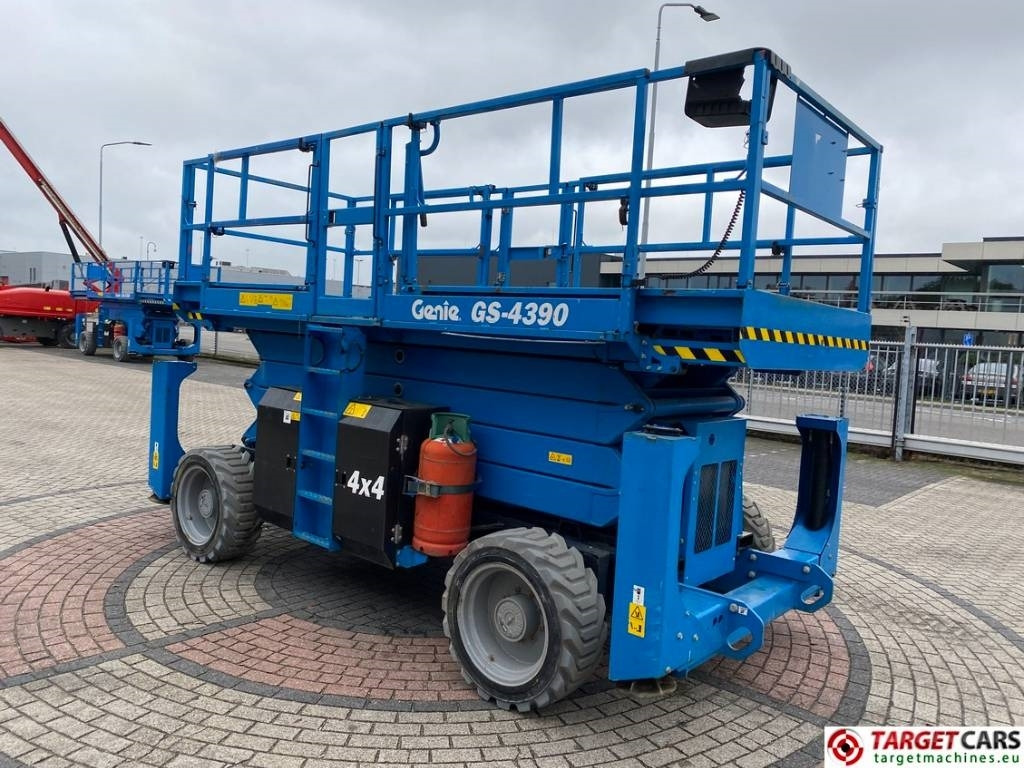 Genie GS-4390 RT LPG 4x4 Scissor Work Lift 1511cm - Plataforma de Tijera/ Plataforma de tesoura: foto 2 Genie GS-4390 RT LPG 4x4 Scissor Work Lift 1511cm - Plataforma de Tijera/ Plataforma de tesoura: foto 2