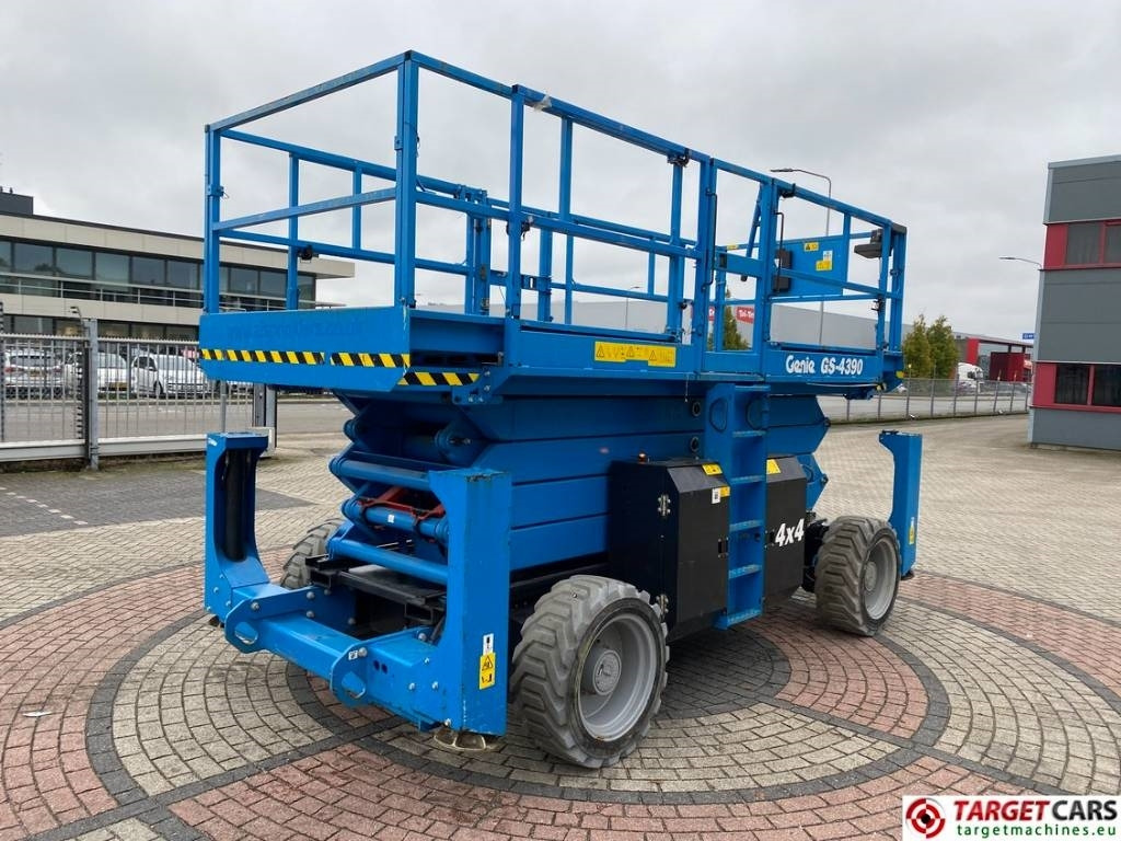 Genie GS-4390 RT LPG 4x4 Scissor Work Lift 1511cm - Plataforma de Tijera/ Plataforma de tesoura: foto 3 Genie GS-4390 RT LPG 4x4 Scissor Work Lift 1511cm - Plataforma de Tijera/ Plataforma de tesoura: foto 3