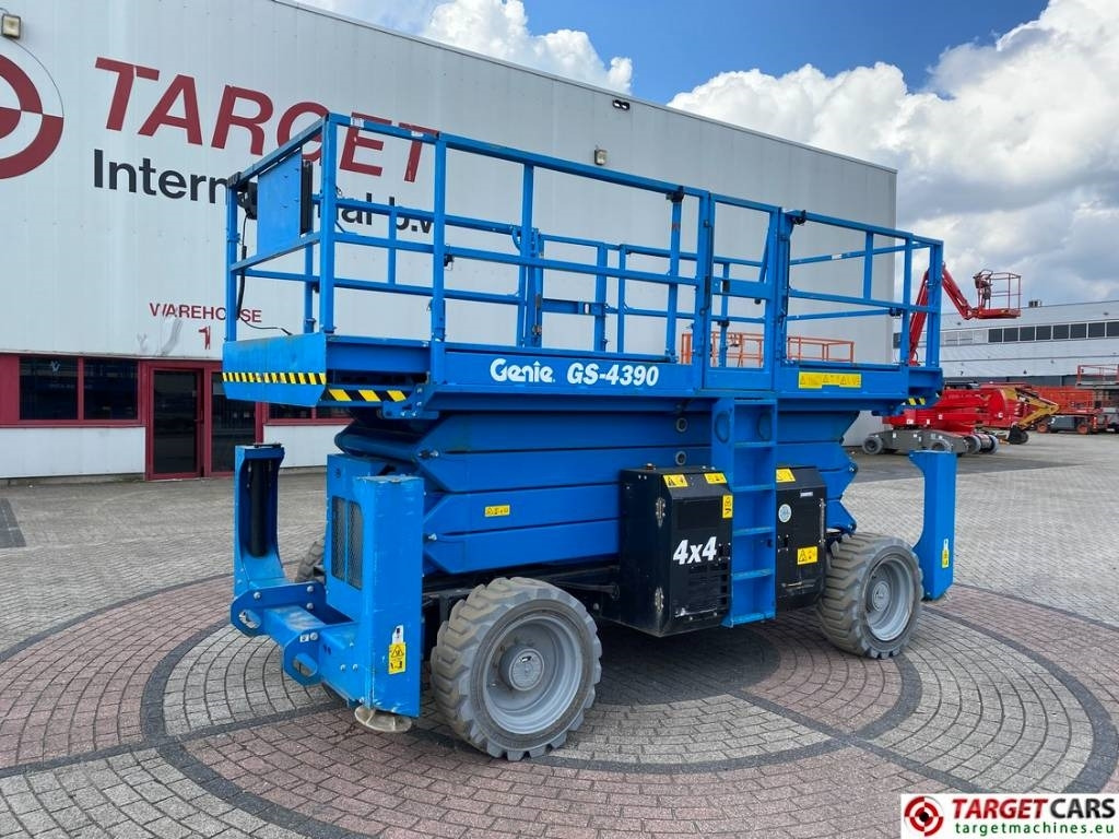 Genie GS-4390 RT LPG 4x4 Scissor Work Lift 1511cm - Plataforma de Tijera/ Plataforma de tesoura: foto 1 Genie GS-4390 RT LPG 4x4 Scissor Work Lift 1511cm - Plataforma de Tijera/ Plataforma de tesoura: foto 1