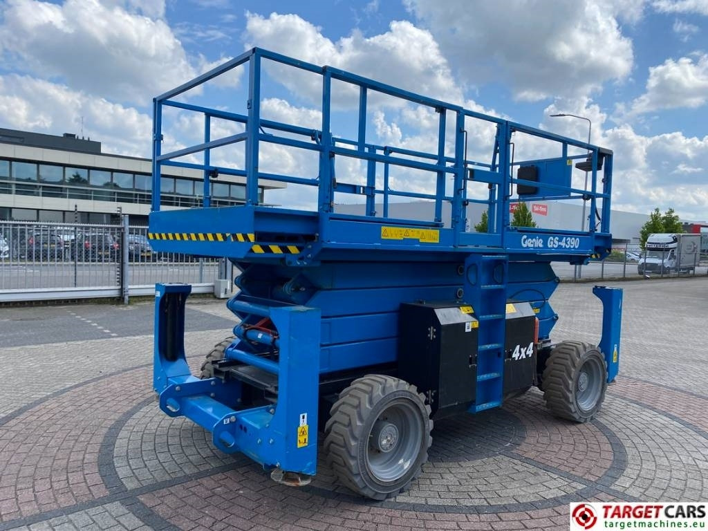 Genie GS-4390 RT LPG 4x4 Scissor Work Lift 1511cm - Plataforma de Tijera/ Plataforma de tesoura: foto 3 Genie GS-4390 RT LPG 4x4 Scissor Work Lift 1511cm - Plataforma de Tijera/ Plataforma de tesoura: foto 3