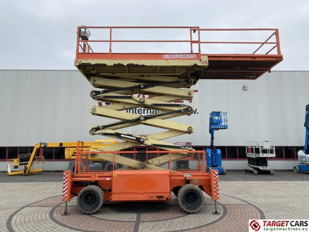 Holland Lift B195DL-25 Diesel 4x4 Scissor Work Lift 2150cm - Plataforma de Tijera/ Plataforma de tesoura: foto 5 Holland Lift B195DL-25 Diesel 4x4 Scissor Work Lift 2150cm - Plataforma de Tijera/ Plataforma de tesoura: foto 5
