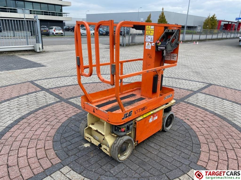 JLG 1230ES Electric Vertical Mast Work Lift 566cm - Plataforma de mastro vertical: foto 3 JLG 1230ES Electric Vertical Mast Work Lift 566cm - Plataforma de mastro vertical: foto 3