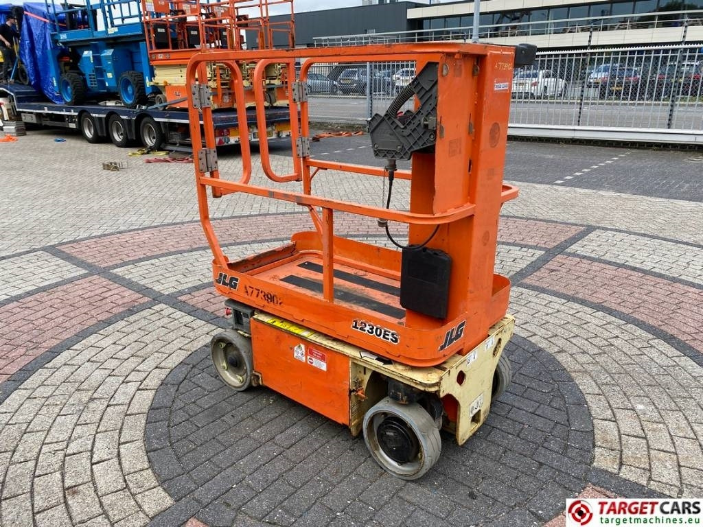 JLG 1230ES Electric Vertical Mast Work Lift 566cm - Plataforma de mastro vertical: foto 2 JLG 1230ES Electric Vertical Mast Work Lift 566cm - Plataforma de mastro vertical: foto 2