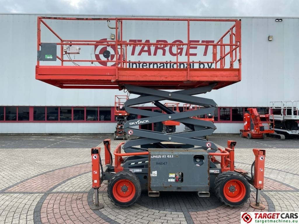 SkyJack SJ6826RT Diesel 4x4 Scissor Work Lift 992cm - Plataforma de Tijera/ Plataforma de tesoura: foto 5 SkyJack SJ6826RT Diesel 4x4 Scissor Work Lift 992cm - Plataforma de Tijera/ Plataforma de tesoura: foto 5