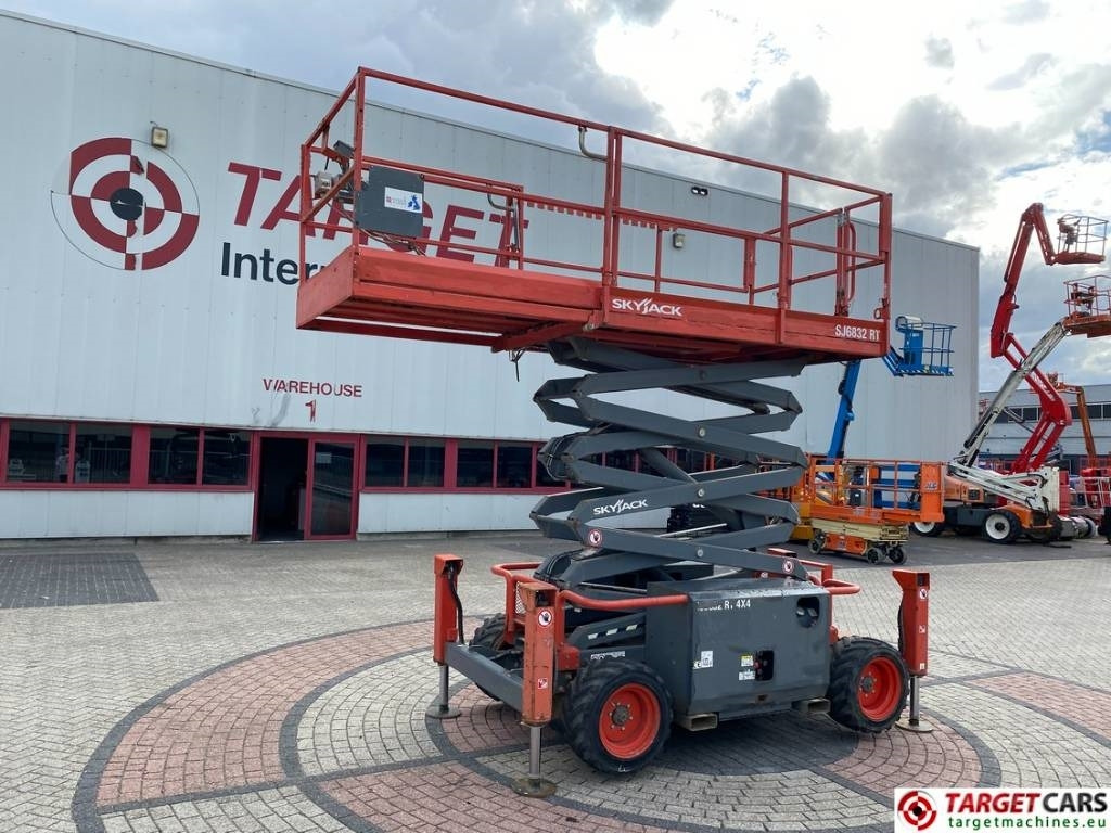 Plataforma de Tijera/ Plataforma de tesoura SkyJack SJ6832RT Diesel 4x4 Scissor 6832 Work Lift 1180cm: foto 26 Plataforma de Tijera/ Plataforma de tesoura SkyJack SJ6832RT Diesel 4x4 Scissor 6832 Work Lift 1180cm: foto 26