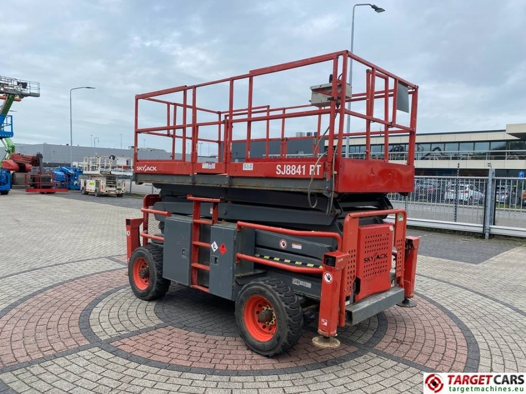 SkyJack SJ8841RT Diesel 4x4 Scissor Work Lift 1430cm - Plataforma de Tijera/ Plataforma de tesoura: foto 2 SkyJack SJ8841RT Diesel 4x4 Scissor Work Lift 1430cm - Plataforma de Tijera/ Plataforma de tesoura: foto 2