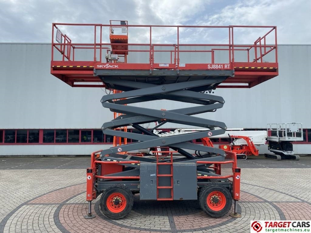 SkyJack SJ8841RT Diesel 4x4 Scissor Work Lift 1430cm - Plataforma de Tijera/ Plataforma de tesoura: foto 5 SkyJack SJ8841RT Diesel 4x4 Scissor Work Lift 1430cm - Plataforma de Tijera/ Plataforma de tesoura: foto 5