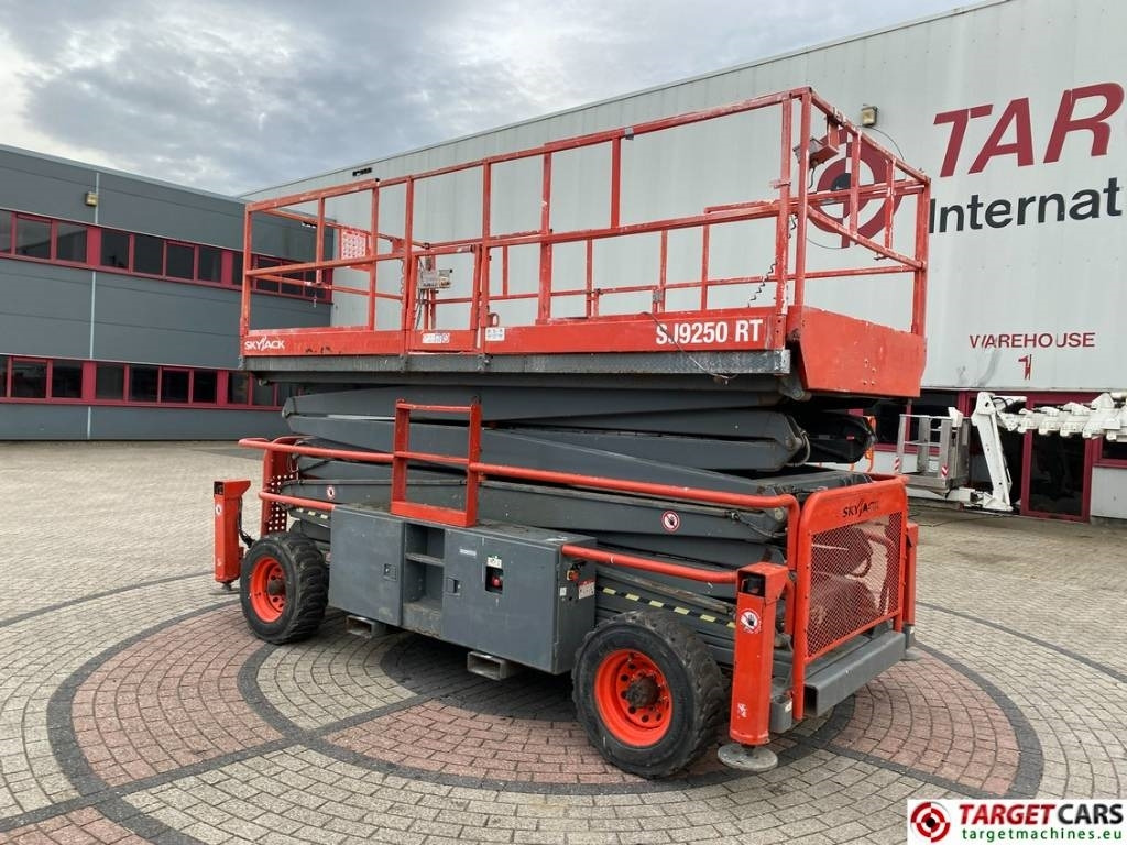 SkyJack SJ9250 RT Diesel 4x4 Scissor Work Lift 1720cm - Plataforma de Tijera/ Plataforma de tesoura: foto 4 SkyJack SJ9250 RT Diesel 4x4 Scissor Work Lift 1720cm - Plataforma de Tijera/ Plataforma de tesoura: foto 4