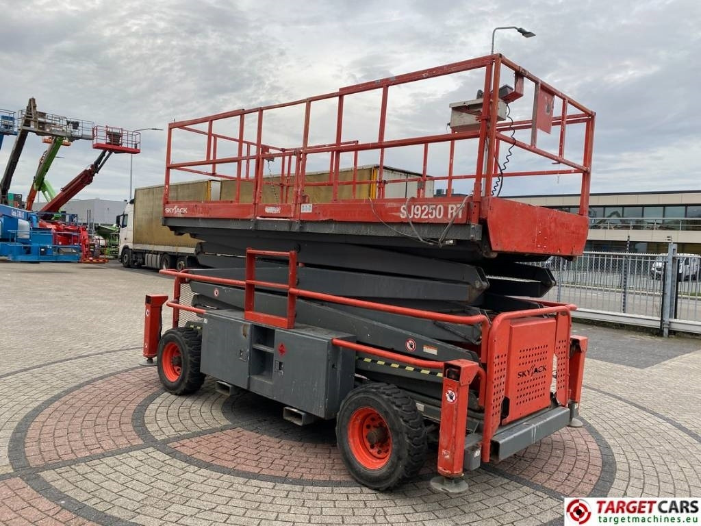 SkyJack SJ9250 RT Diesel 4x4 Scissor Work Lift 1720cm - Plataforma de Tijera/ Plataforma de tesoura: foto 2 SkyJack SJ9250 RT Diesel 4x4 Scissor Work Lift 1720cm - Plataforma de Tijera/ Plataforma de tesoura: foto 2